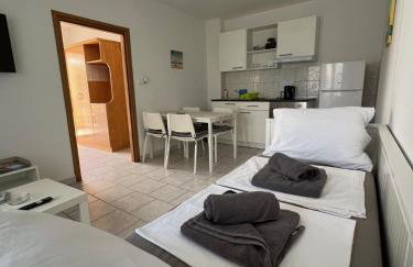 Sun n' Fun Apartments with Pool - Photo 23