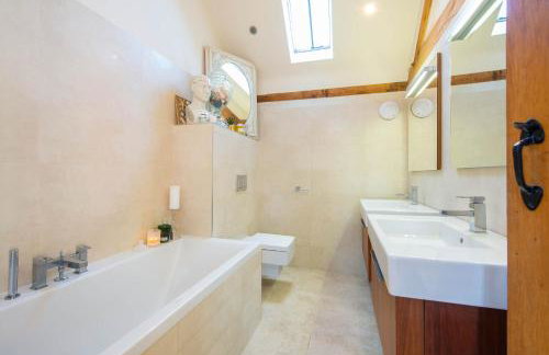 Oakfield Barn - Stylish Stay for Large Groups - Foto 48