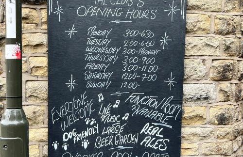 Old Betting Shop for 3 & Furry Friend - Photo 41