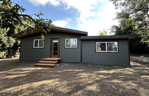 Freshly Renovated Family Home with Game Room, AC, King Bed, Luxury Bathroom - Foto 28