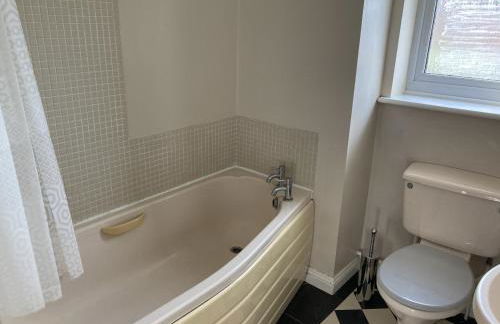 Quiet 3 bed semi with off street parking - Foto 14