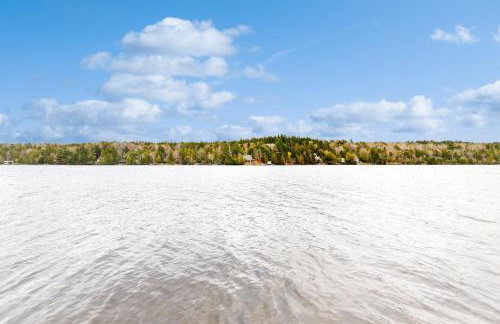 Peaceful 2BR Lakefront Cabin w/ New Dock - Foto 24