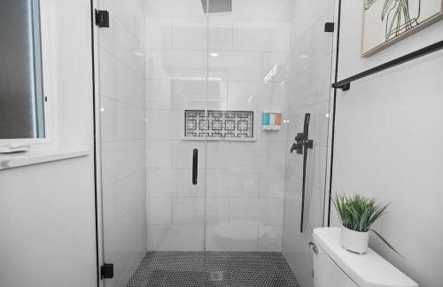 Cozy 3BR Retreat Sleeps 8 with Free Parking Near University of Illinois Chicago, Medical District & West Loop - Foto 18