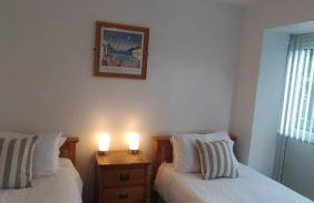 Leeson House in Harborne, Birmingham near Botanical Gardens, Queen Elizabeth Hospital, Birmingham University, Utilita Arena, Edgbaston Cricket Ground, Cadbury World and the Midland Art Centre, with free parking - Photo 17