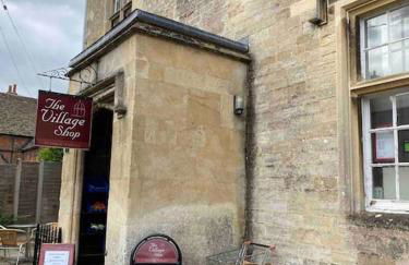 Larks Leaze Lodge, Steeple Ashton, Wiltshire - Photo 12