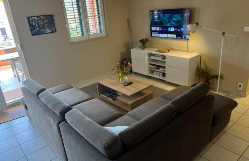 Red House Apartment With Swimming Pool - Photo 5