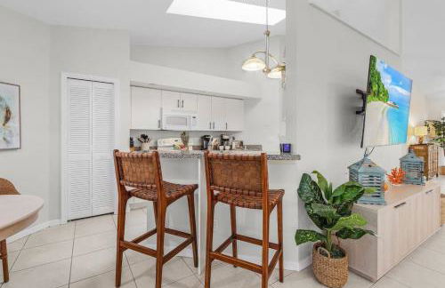 Spacious 3 Bed 3 Bath Pool Home in Naples - Photo 10