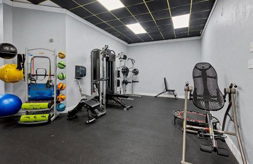 Lux Mins To Atrium Health and Downtown Airport - Foto 15