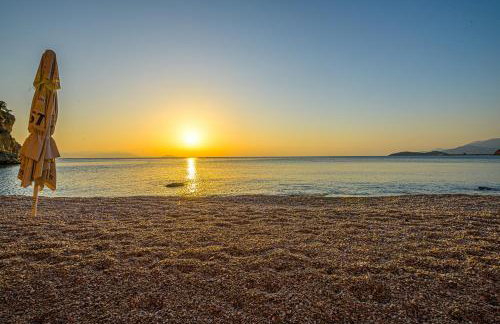 Paralio Astros Beachfront Suites - Photo 6