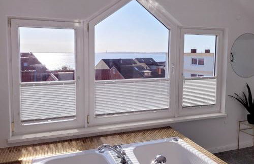 Große Penthouse Ferienwohnung mit Meerblick, Sonnenterrasse & Luxusbad von "Momentic" - Foto 22