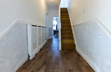 Cozy 2BR Flat Near Twickenham Stadium for Families - Foto 3