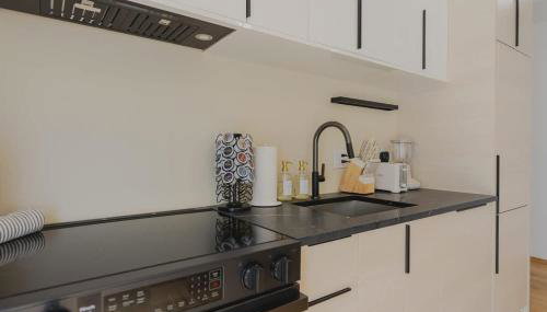 Lux 3BD Minutes Walk to Airport - Foto 2