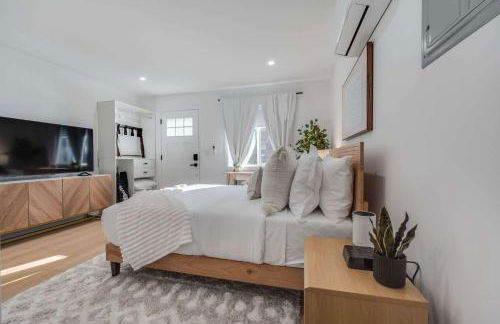 Brand New Apt w Parking Blocks from Downtown- A - Foto 5