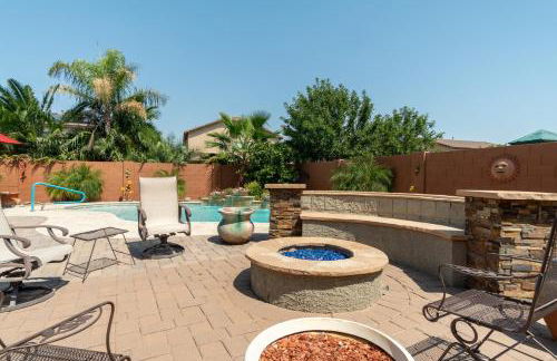 Oasis Villa With Pool, Putting Green & Pool Table - Photo 15