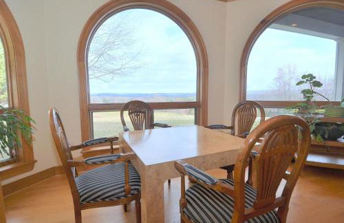 Redbud Keep - Unique Features, Movie Set Decor, Grill, Wifi, Family Friendly, Hiking, Billiard Table, Movie Theater Room, Fireplace, Golfing, View, 2 King Beds - Foto 15