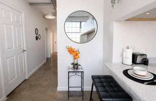 2BR Urban Loft Haven - Rooftop Games & Fitness - Foto 11