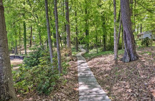 Lakefront Milledgeville Cabin Private Dock, Porch - Foto 26