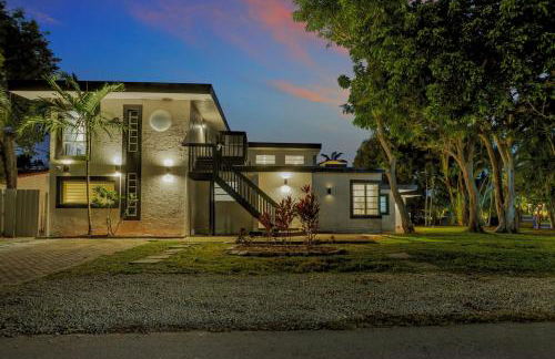 Stunning 2 Story Villa with Pool - Photo 55