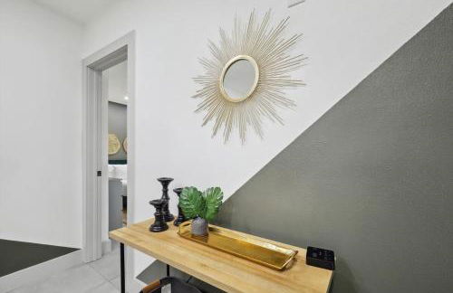 Tropical Oasis - Pool + Beach Volleyball + Firepit - Foto 24