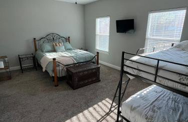 RV Ready 3BR 2BA Home Near Navarre and Destin - Foto 3