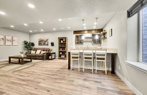 Modern 5BR/3BA Luxury Home|Movie Nights & Comfort - Foto 29