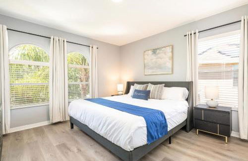 Family Retreat 6BR Villa with Private Pool, Spa & Theater near Disney - Foto 25