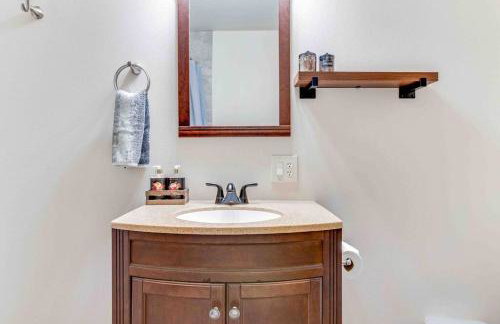 Adorable new studio with free parking and WiFi - Foto 30