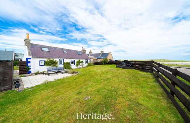 Beach Cottage Pet Child Friendly Stay in Moray - Photo 1