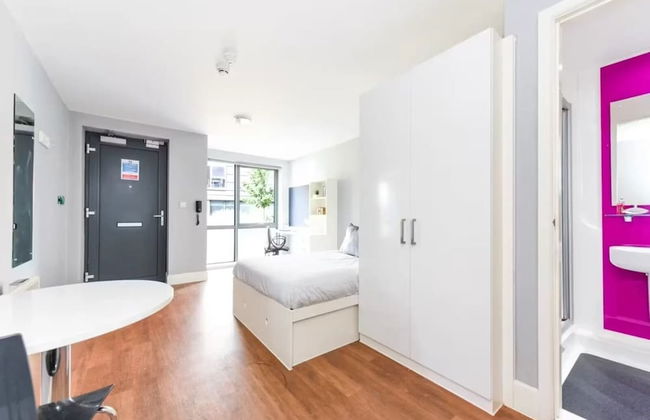 Student Only Tramways - Photo 8