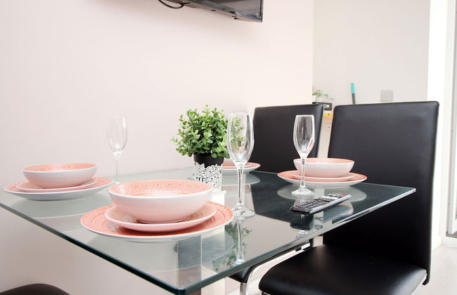 Skyline Immaculate 2-bed Apartment in Swansea - Photo 25