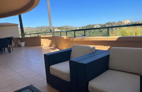 Luxury Apartment Elviria Hills - Stunning Views - Photo 8