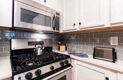 Large Townhouse, Walk to All! King Beds-Highlands - Foto 8