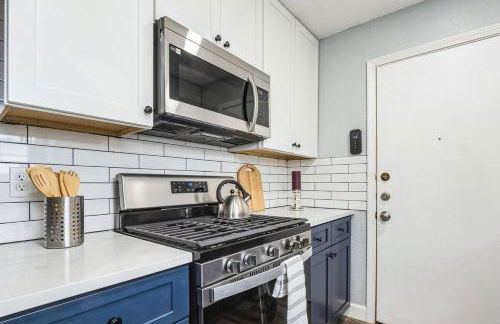 Stylish Retreat in Central Austin with Fire Pit - Foto 47