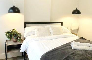 Stunning 1-bedroom annexe flat with own entrance near London - Photo 26