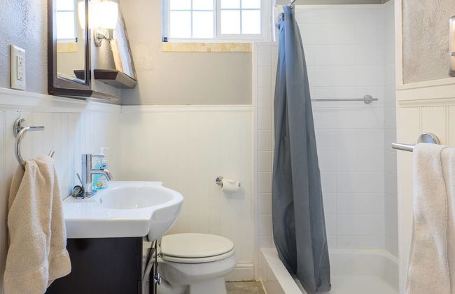 The Retro Escape City Park Hot Tub & Movie Theater - Foto 15