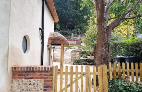 St James Cottage - Luxurious Dorset Escape in Idyllic Milton Abbas - Photo 52