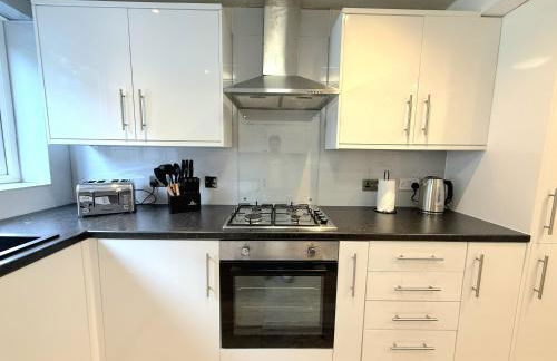 Serene 3-Bedroom Family Rochdale Home with Garden - Foto 26