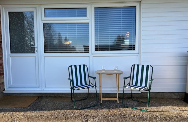 Beach Chalet - 2 Bedrooms - 4 Guests - Parking - Foto 25