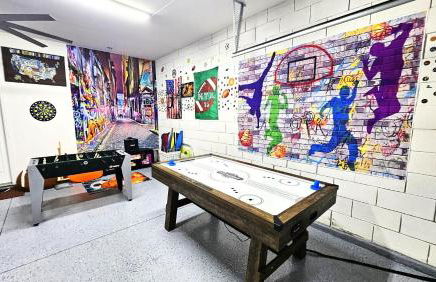 Bluelakeview Luxury Villa with Private Pool & Spa plus Lake Views, BBQ, Games Room - Photo 38