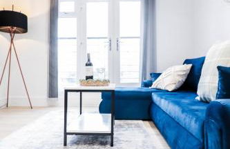 The Kingsmead Loft - Stylish 1BR Top Floor Apt with King or Twin Beds & Free Secure Underground Parking, Central High Wycombe HP13, Sleeps 3 - Foto 25