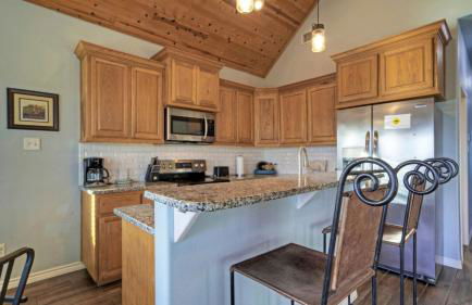 Group Getaway w/ Pool, Boat Dock 2 Homes Laguna Village Retreat by Avantstay - Foto 124