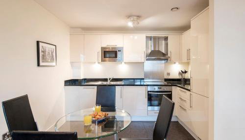 One Bed Serviced Apartment near South Bank by MySquare - Photo 3