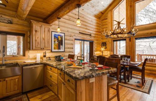 Lumberjack Lodge by KABINO Hot Tub Fire Pit Satellite WiFi Grill Large Porch - Foto 10