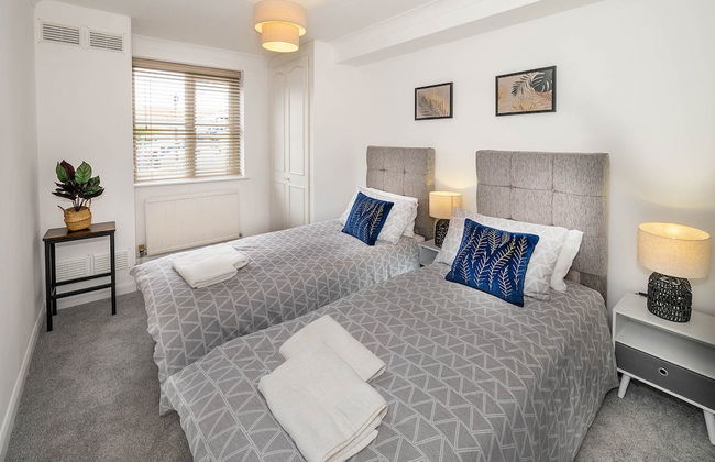 Train Station Serenity - Photo 3