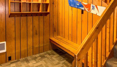 Upson Ski-InandSki-Out, End-Unit Cabin with Fireplace! - Foto 5