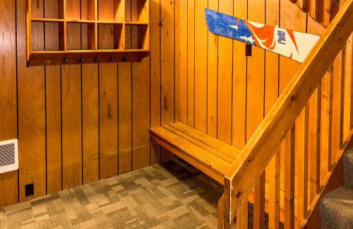 Upson Ski-InandSki-Out, End-Unit Cabin with Fireplace! - Foto 5