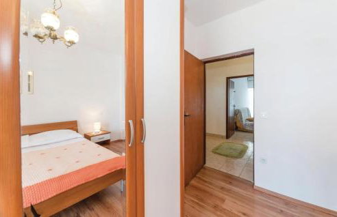 2 Bedroom Lovely Apartment In Kustici - Foto 10