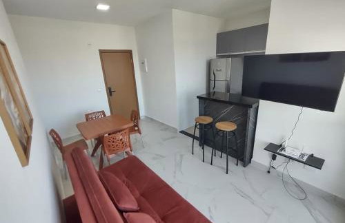Apartamento na praia, 2 quartos e área de lazer - Foto 77