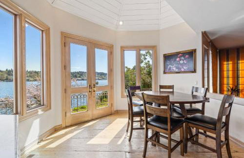 Stunning Waterfront Mansion with Pool and Hottub - Foto 24