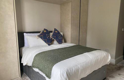 2 Bedroom Lux Apartment in Hendon- New Build - Photo 4